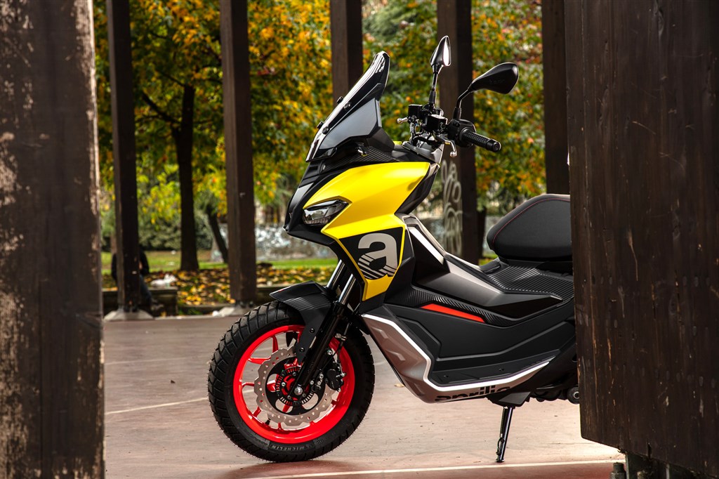 Fancy an Urban adventure? The Aprilia SR GT 125 is ready for you